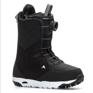 BRAND NEW Snowboarding Boots